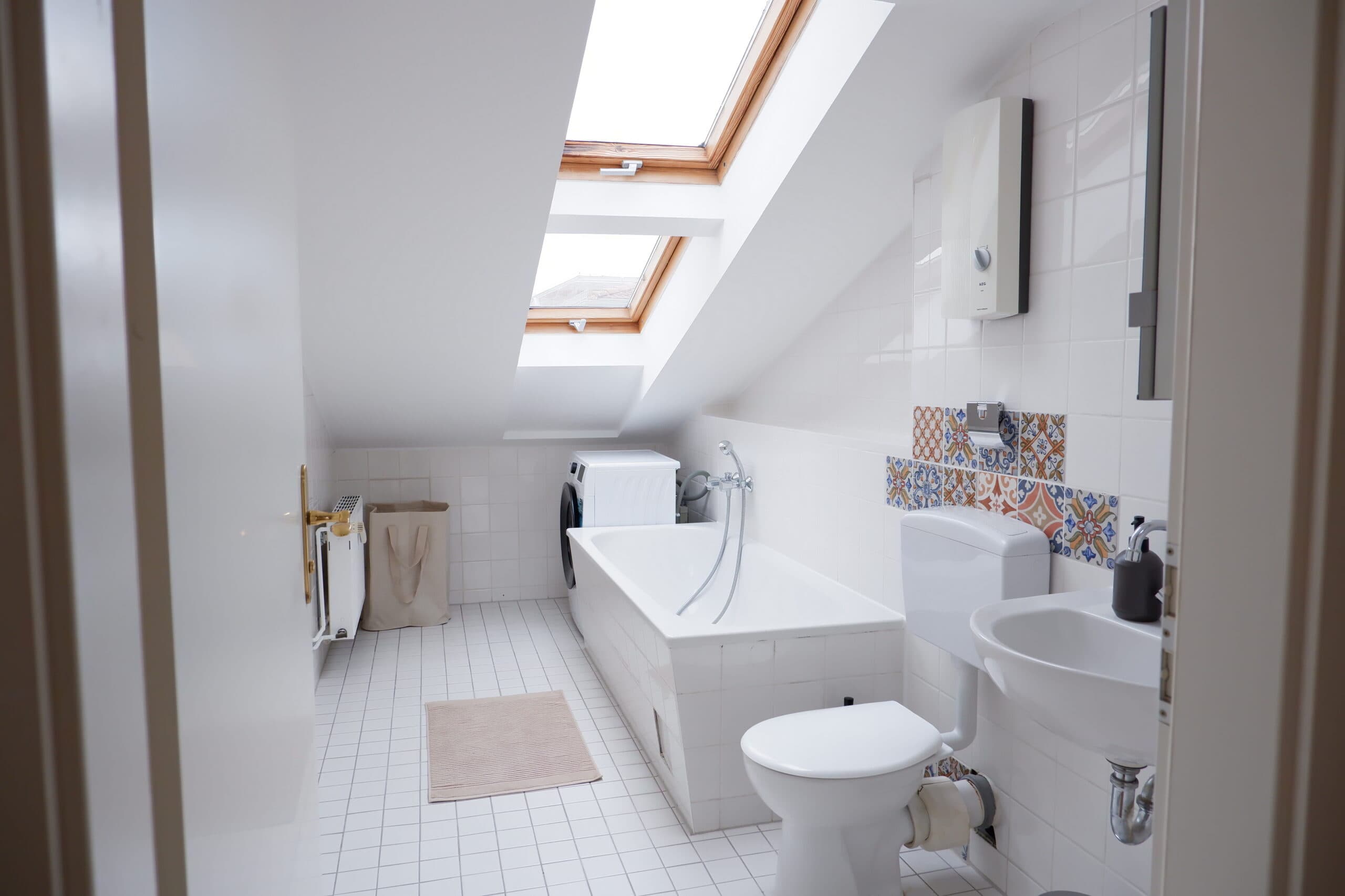 Stylish renovated one-bedroom rooftop apartment in the vibrant Kreuzberg district – image 8