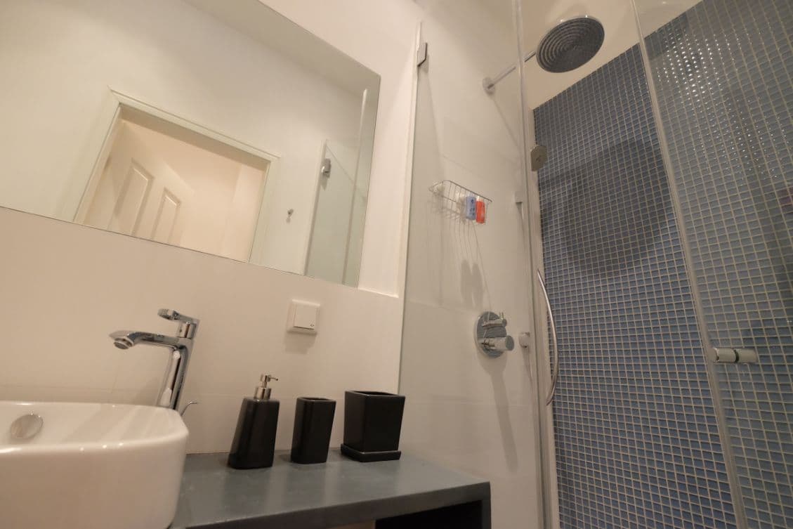 2 Rooms near Schönlein Straße (Neukölln) – image 16