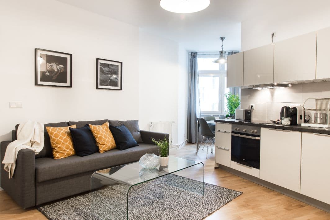 3 Rooms in Charlottenburg – image 1