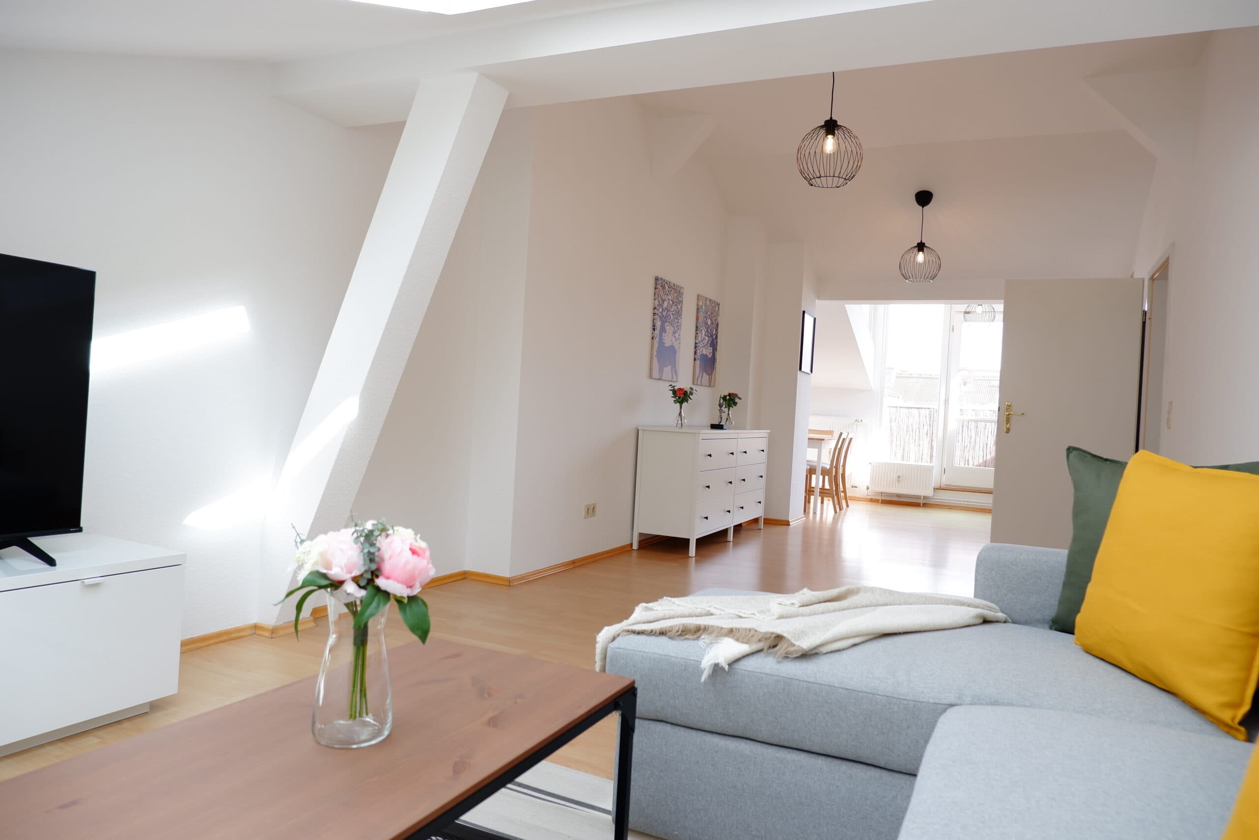 Stylish renovated one-bedroom rooftop apartment in the vibrant Kreuzberg district – image 14