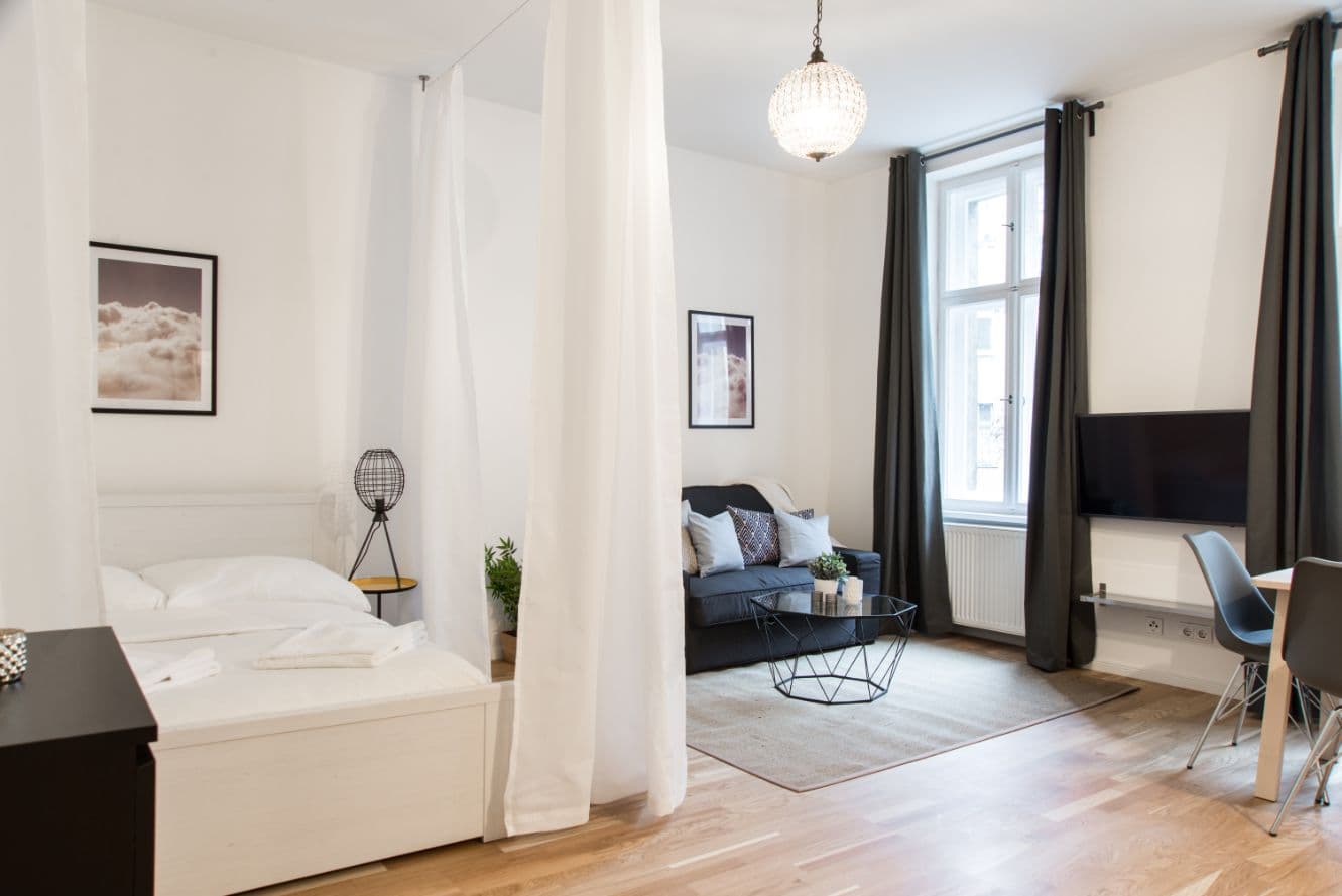 Studio Apartment with Balcony in Reuterplatz ( Neukölln) – image 1