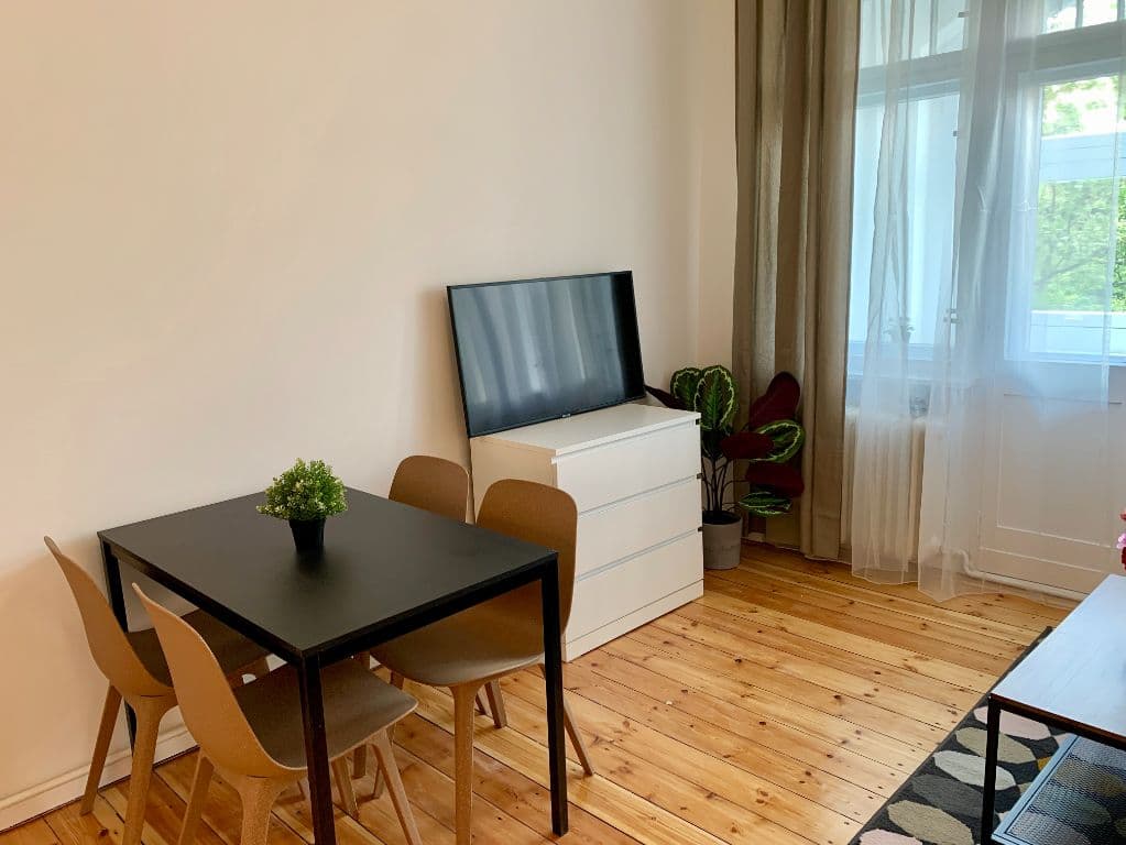 3 Rooms with Balcony in Charlottenburg – image 3