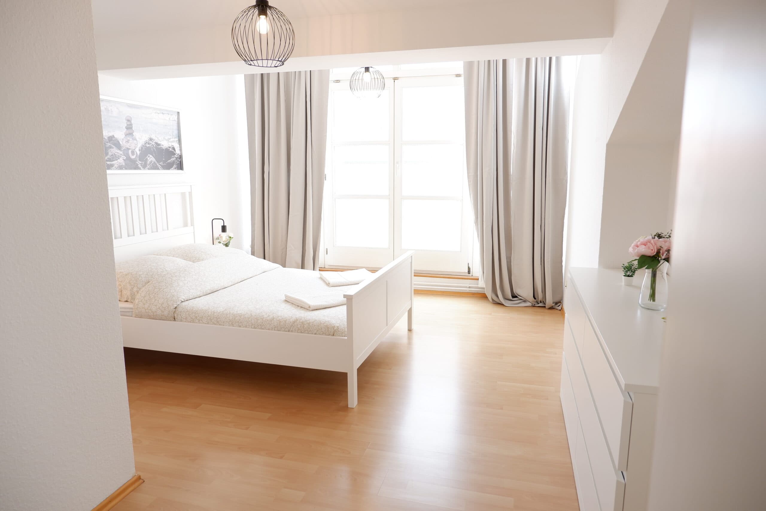 Stylish renovated one-bedroom rooftop apartment in the vibrant Kreuzberg district – image 1