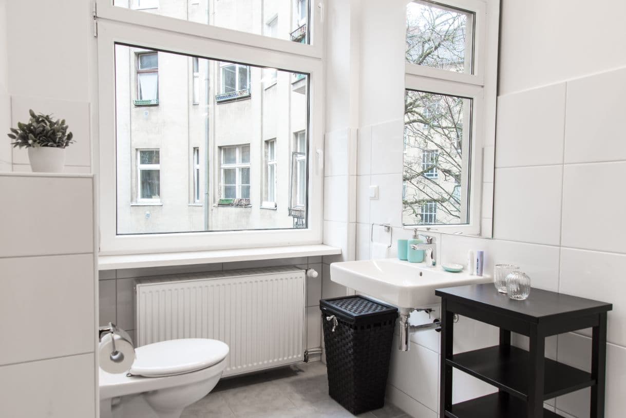 Studio Apartment with Balcony in Reuterplatz ( Neukölln) – image 11
