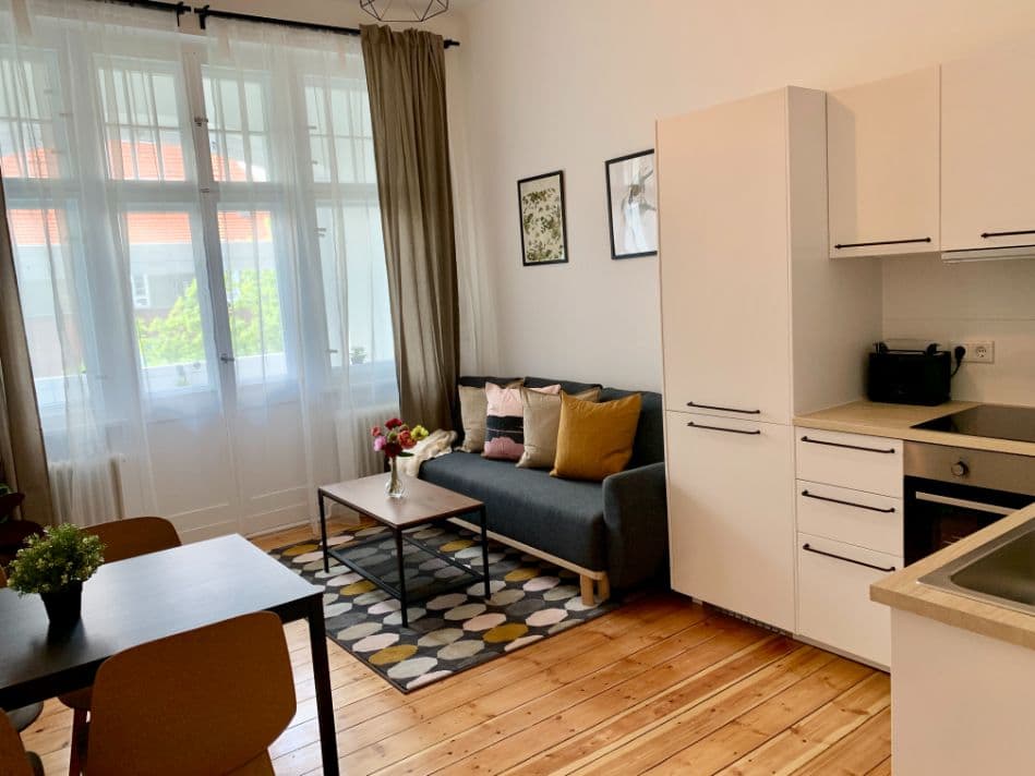 3 Rooms with Balcony in Charlottenburg – image 1