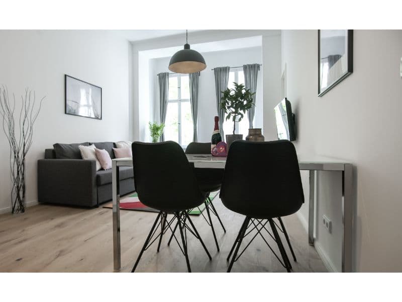 2 Rooms with Balcony in Brüsseler Kiez (Wedding) – image 3